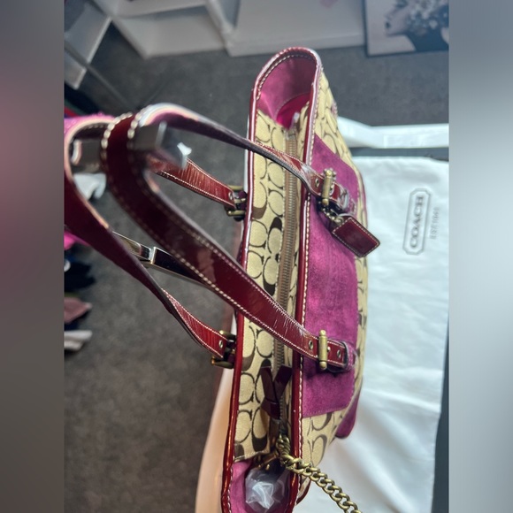 Authentic Coach handbag and mini wallet inside - Picture 7 of 14